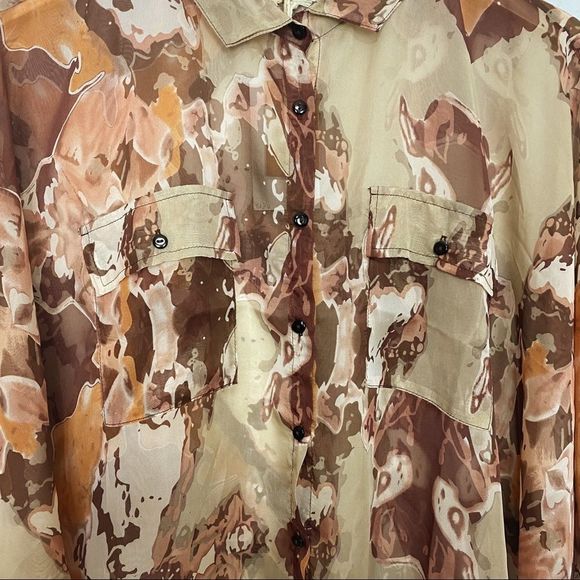 ✨Covet✨Watercolor effect Button Down Top🌹 - Picture 3 of 9